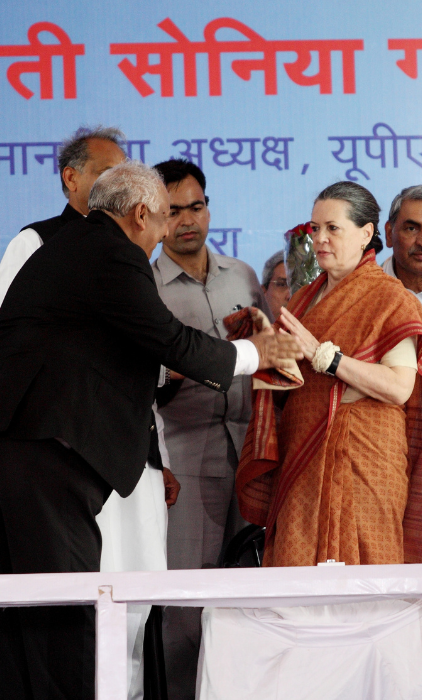 Hexacraft About Us Section 422x700 1 1